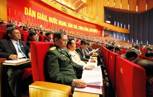 На 12-м съезде Компартии Вьетнама рассматриваются партийные документы  - ảnh 1